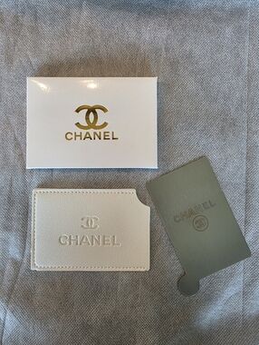CHANEL White Leather Card Holder & Mirror